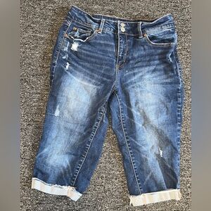 Stylish Blue Distressed Women Capri mid rise